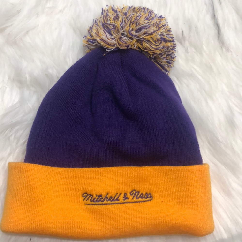 Los Angeles Lakers Pom  Beanie purple and gold - Picture 2 of 3